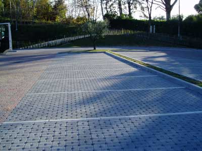 passo carrabile e parcheggi auto in simil pietra drenante