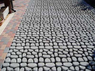 passo carrabile in simil pietra grigliata per drenare l'acqua