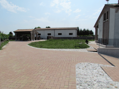 Pavimenti per esterni posa piastrelle antichizzate