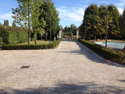 viale ingresso in porfido